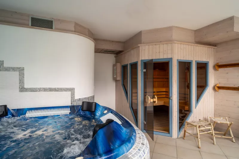 Sauna & Whirlpool